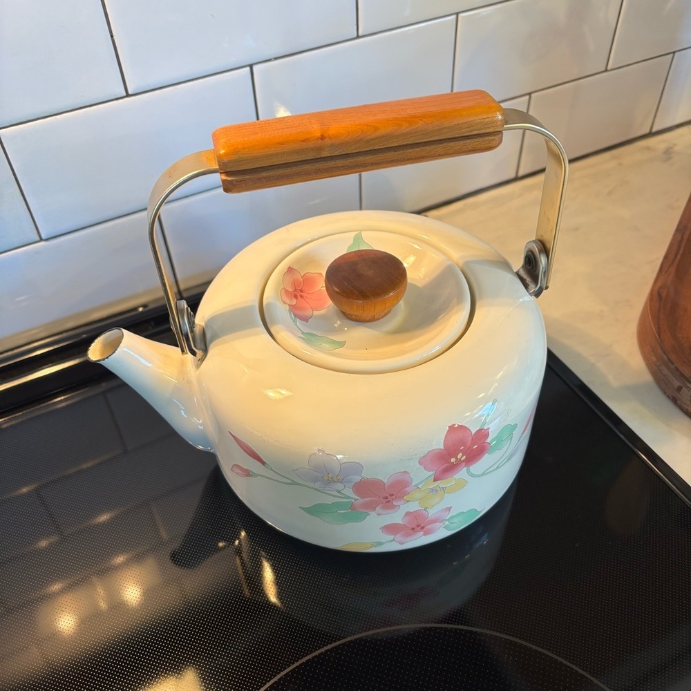 Vintage Enamel Metal Floral White Tea Kettle Wooden Handle Cottage Country Gram - Picture 2 of 9